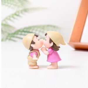 Mini Kissing Couple Figurine